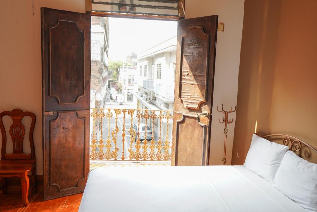 Postel nebo postele na pokoji v ubytování OYO Hotel El Conquistador