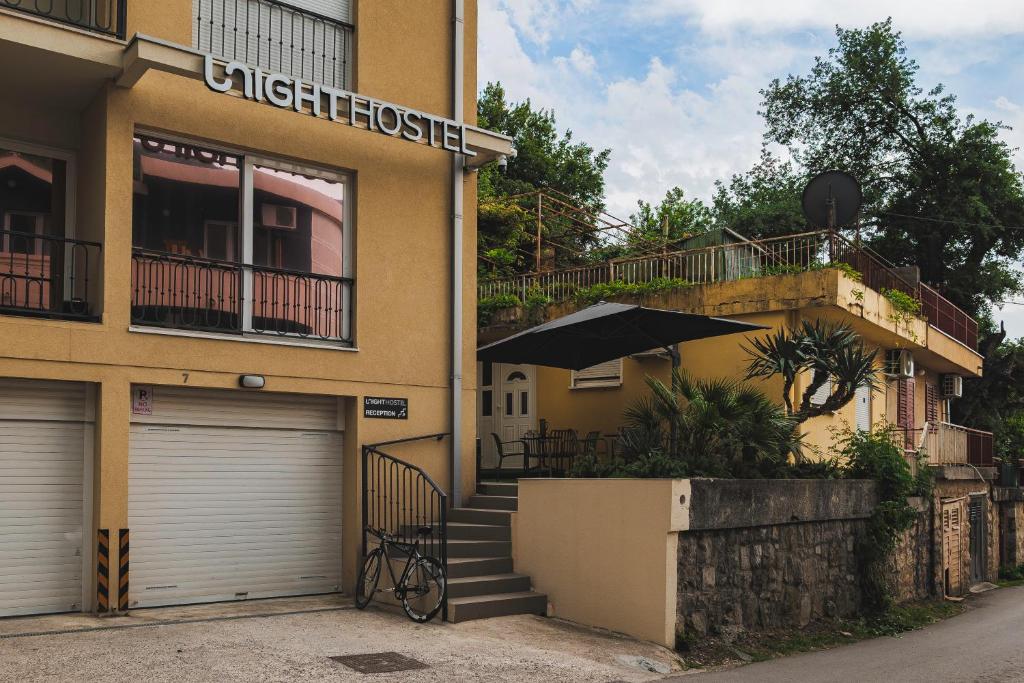 Budova, kde se hostel nachází