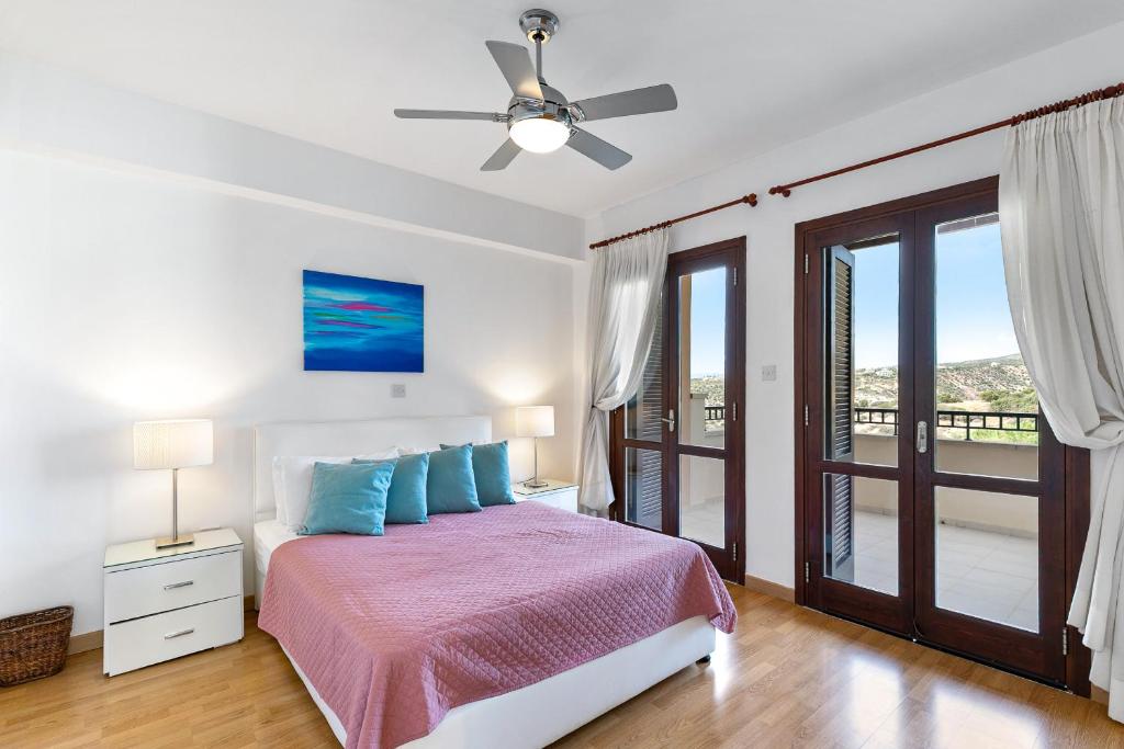Postel nebo postele na pokoji v ubytování Charming Apartment PZ12 - Lefkara, Aphrodite Hills