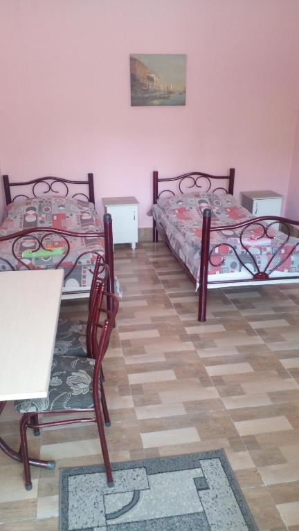 Postel nebo postele na pokoji v ubytování Giorgi's Homestay