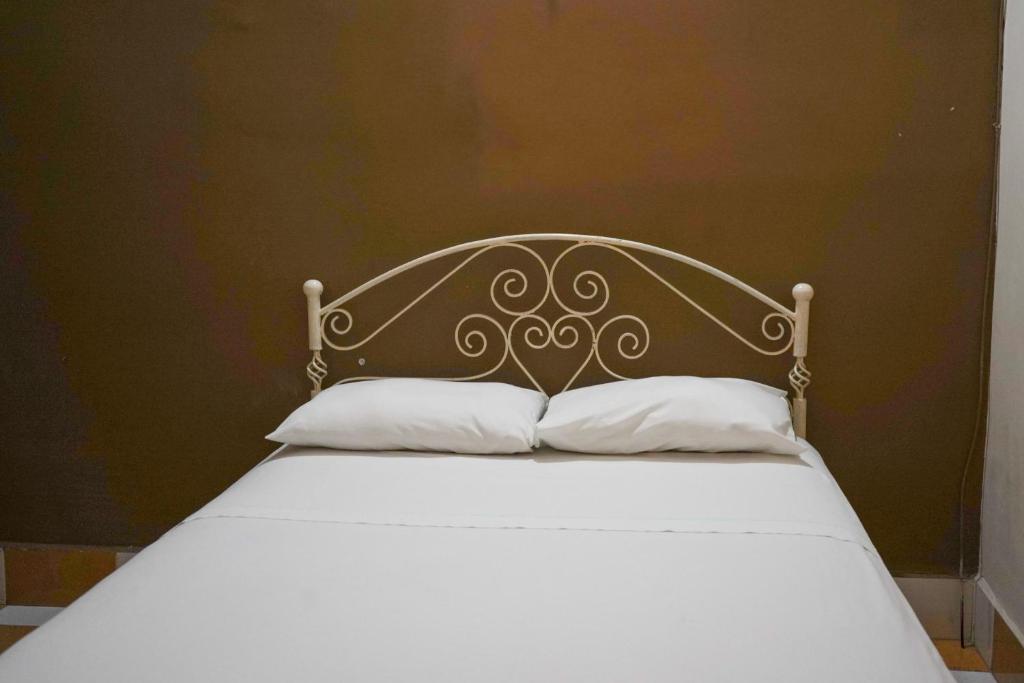 Postel nebo postele na pokoji v ubytování OYO Hotel El Conquistador