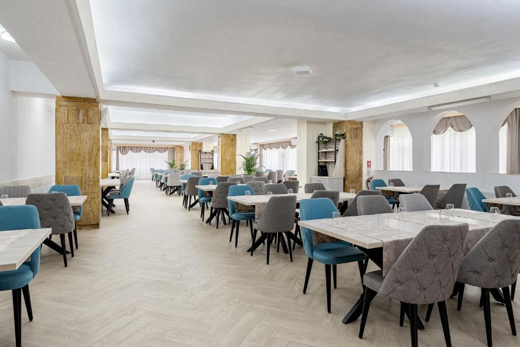 Restaurace v ubytování Complex Balnear Cozia - Corp Oltul