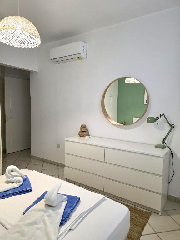 Postel nebo postele na pokoji v ubytování H&O Best Apt In Paphos!