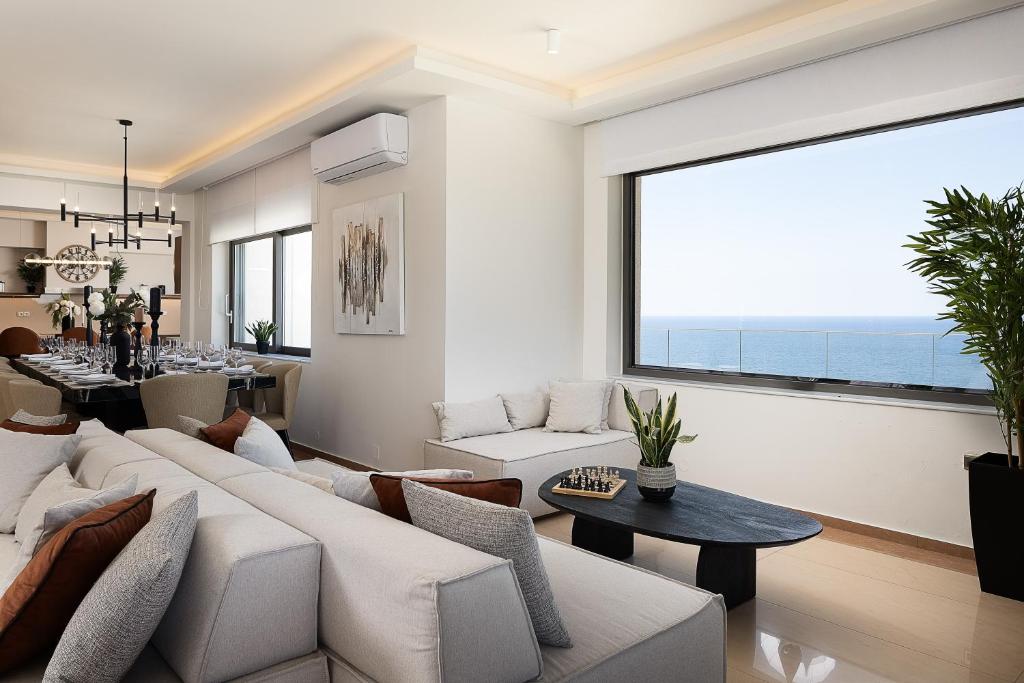 Posedenie v ubytovaní Villa Belle, Where Sea Views Meet Sunset Magic by etouri