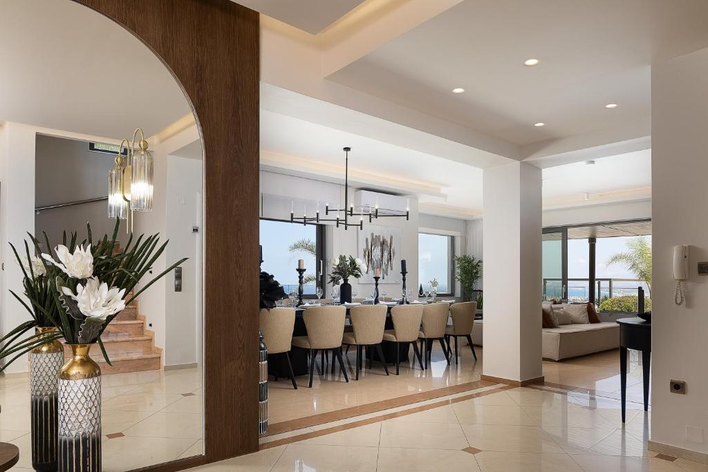 Posedenie v ubytovaní Villa Belle, Where Sea Views Meet Sunset Magic by etouri
