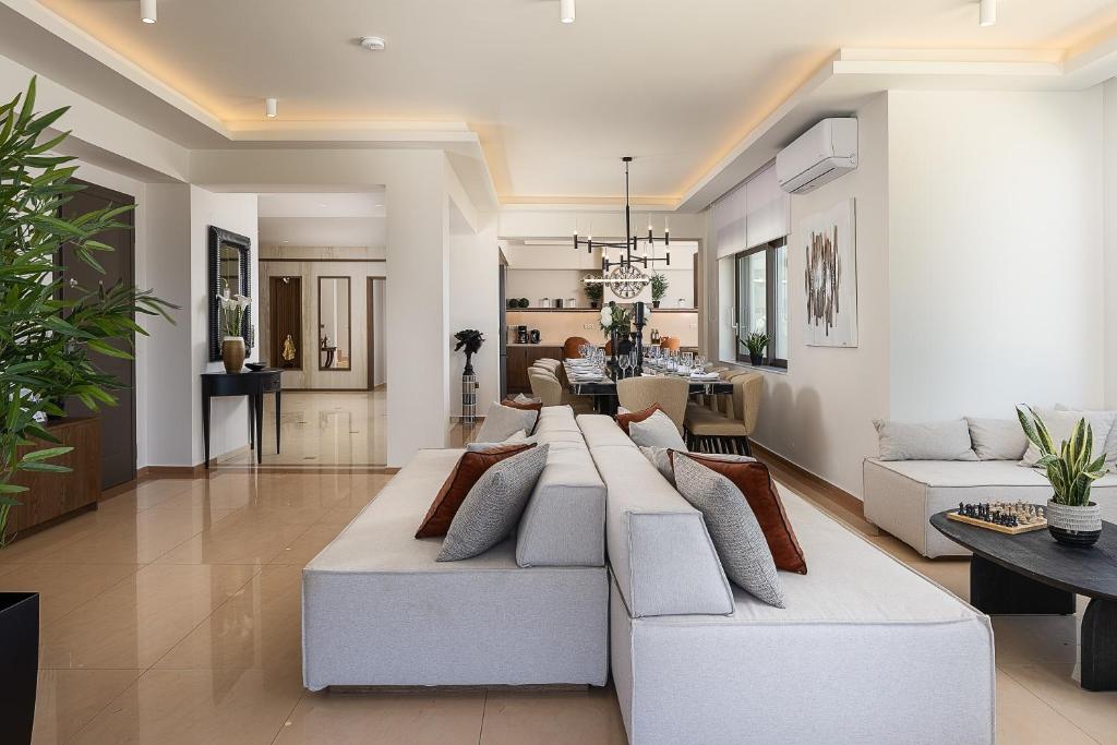 Posedenie v ubytovaní Villa Belle, Where Sea Views Meet Sunset Magic by etouri