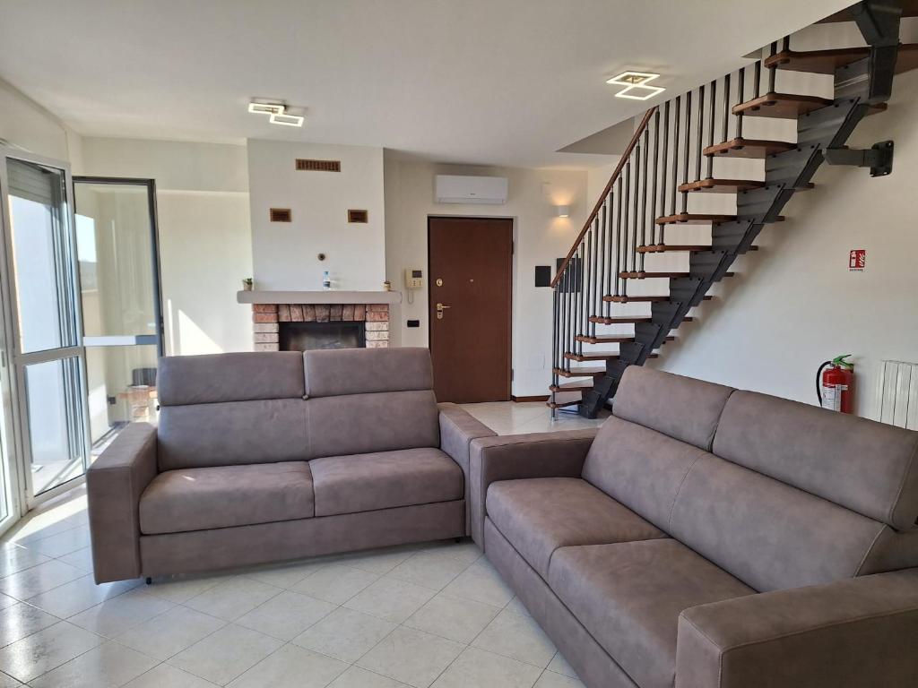 Posezení v ubytování Panoramico Barona Duplex-Penthouse