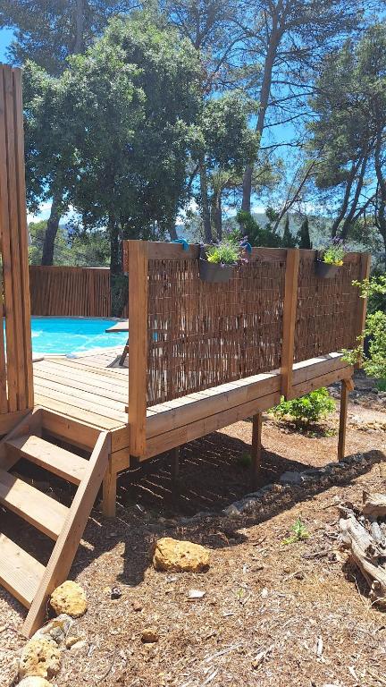 Zahrada ubytování TINY HOUSE avec piscine "La Bernadette" villa Sisyphe