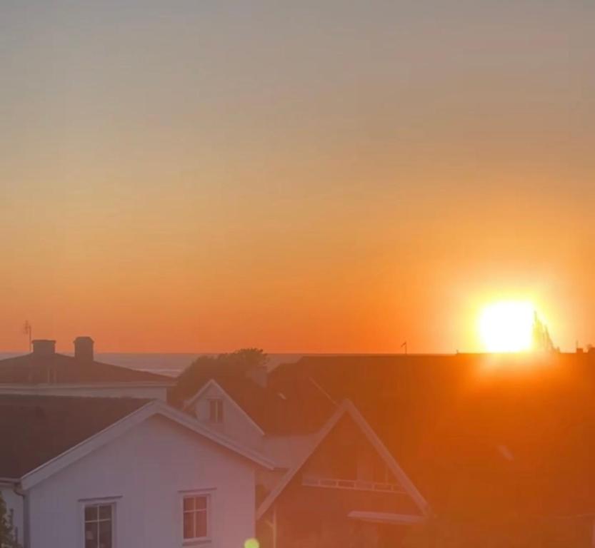 Východ nebo západ slunce při pohledu z apartmánu nebo okolí
