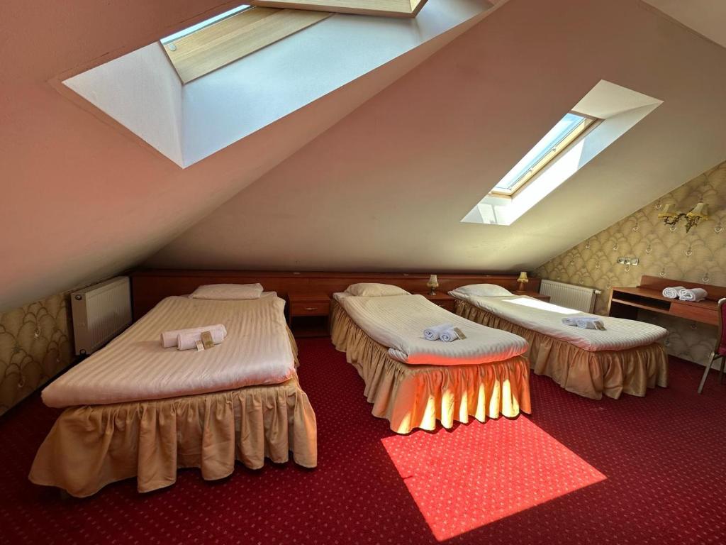 Szafir - Basic Triple Room With Shared Bathroom