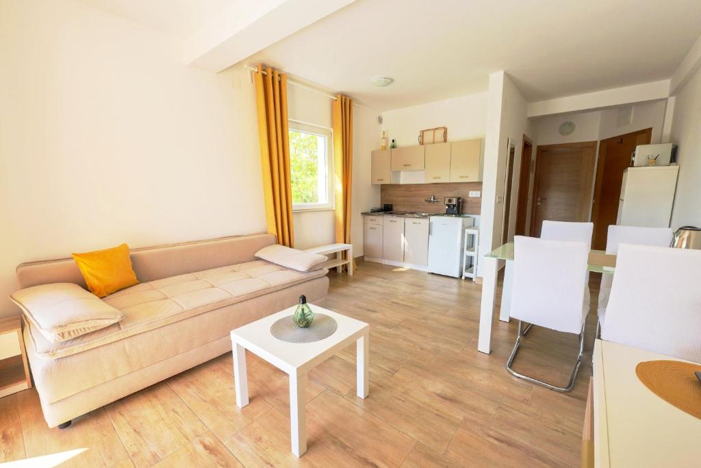 Apartments Chilla *** - One-Bedroom Apartment