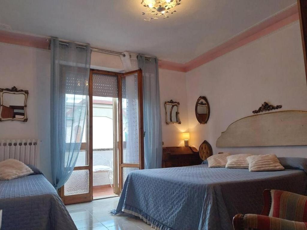 Posteľ alebo postele v izbe v ubytovaní Toscana Grande Appartamento in Villa con 2 camere, terrazze, giardino e posto auto privato Tutti spazi uso esclusivo