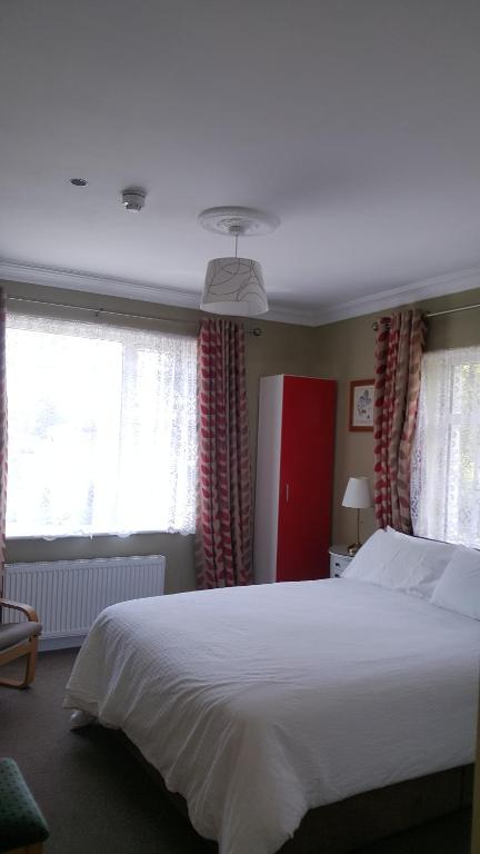 Postel nebo postele na pokoji v ubytování The Yellow House B&B Navan