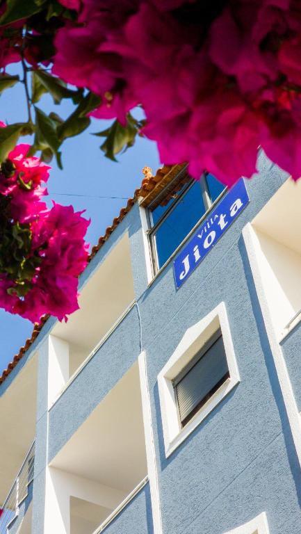 Budova, kde se aparthotel nachází