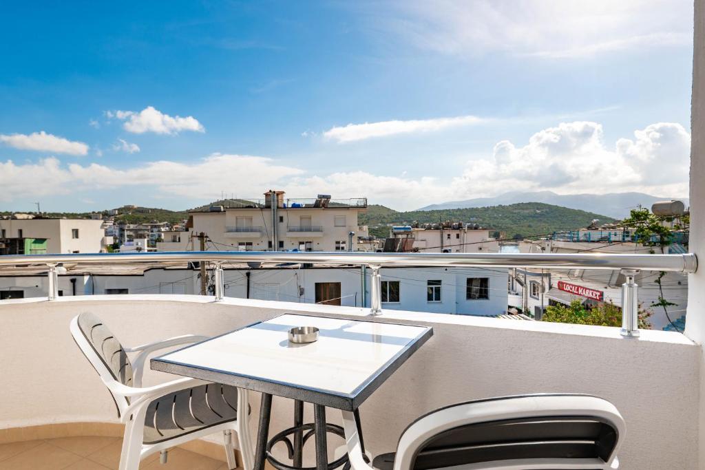 Nespecifikovaný výhled na hory nebo výhled na hory při pohledu z aparthotelu