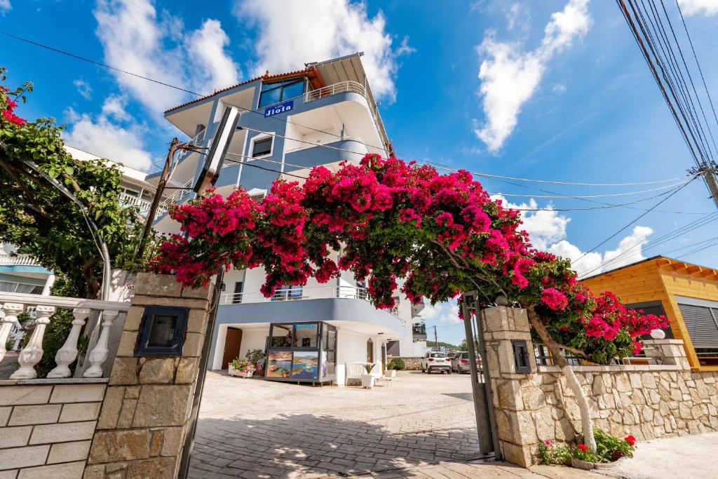 Budova, kde se aparthotel nachází