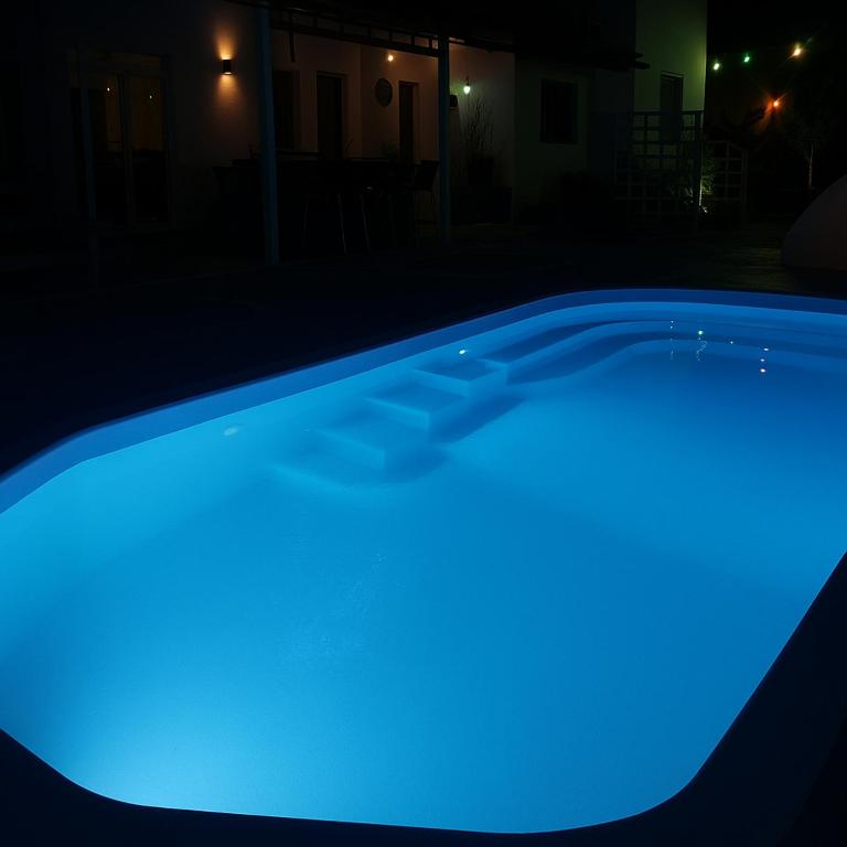 Bazén v ubytování Boho Sisi Retreat - Poolside Oasis & Private Hot Tub nebo v jeho okolí