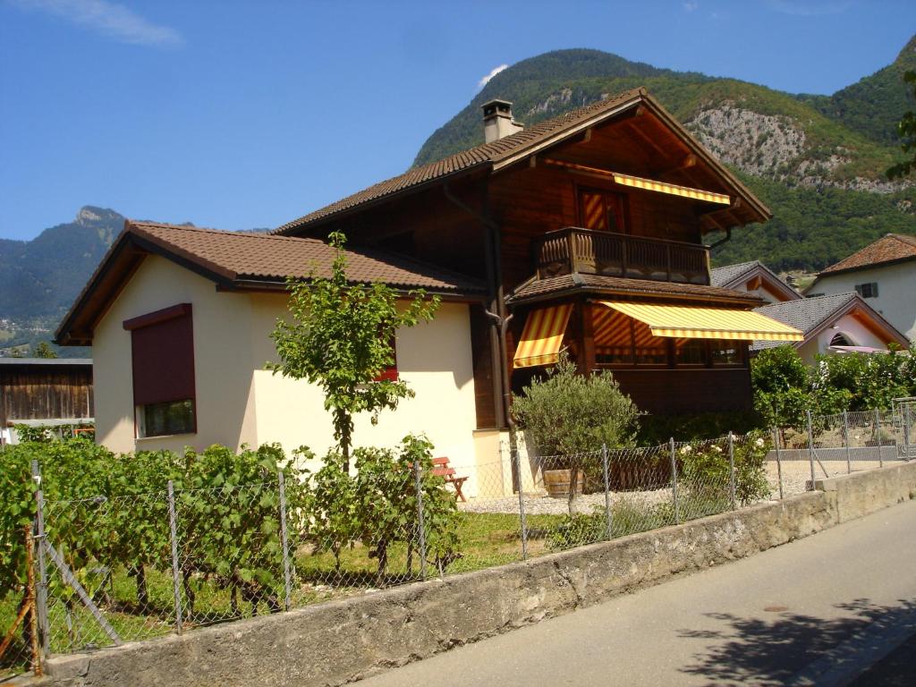 a house on the side of a road at BnB Le Relais du Château in Aigle