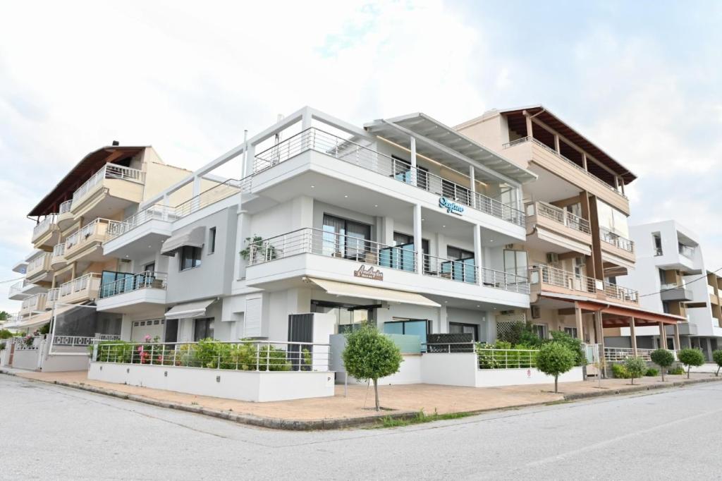 an apartment building on the corner of a street at SKYLINE Fine Living in Nei Poroi