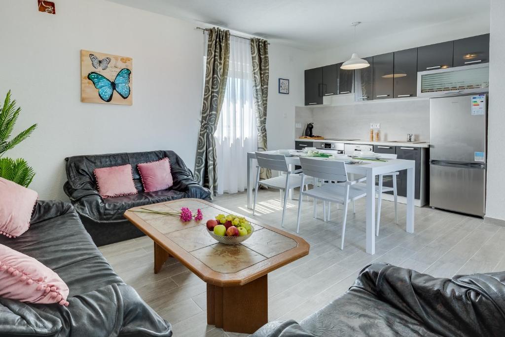 Kuchyňa alebo kuchynka v ubytovaní Apartmani Kaštelina