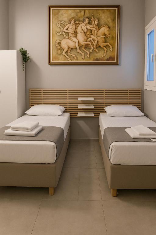 Postel nebo postele na pokoji v ubytování Boho Sisi Retreat - Poolside Oasis & Private Hot Tub