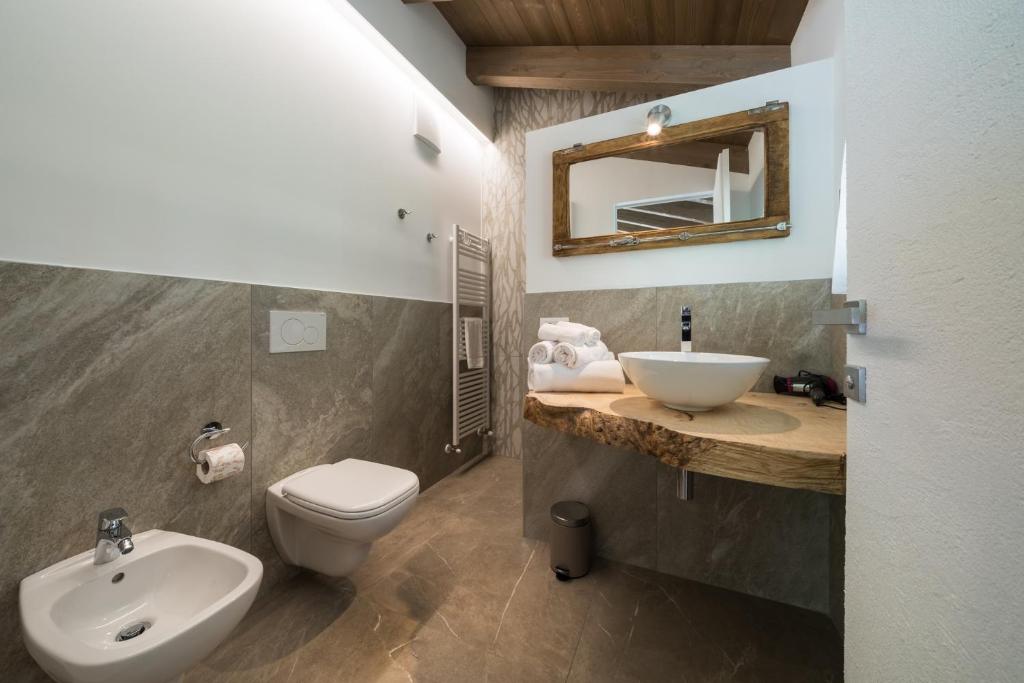 A bathroom at VILLAGGIO VAL MOLINI