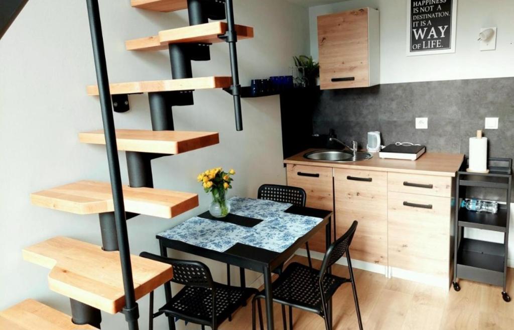 Η κουζίνα ή μικρή κουζίνα στο Hola Apartamenty Pomorska