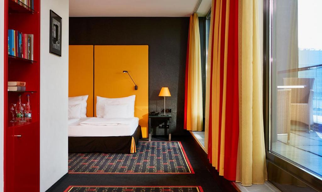 Postel nebo postele na pokoji v ubytování OREA Hotel Angelo Praha