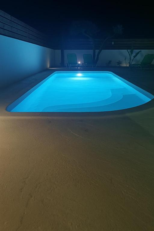 Bazén v ubytování Boho Sisi Retreat - Poolside Oasis & Private Hot Tub nebo v jeho okolí