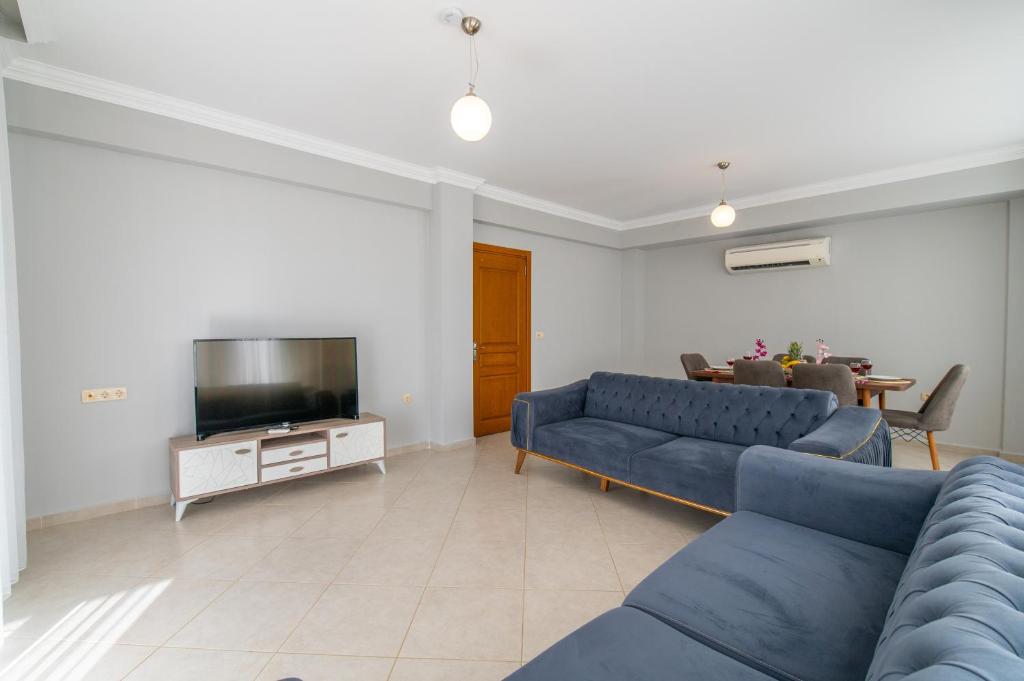 A television and/or entertainment centre at Hanel Life Royal Villas 7 Aqualettings