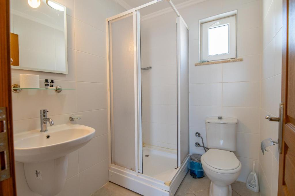 A bathroom at Hanel Life Royal Villas 7 Aqualettings