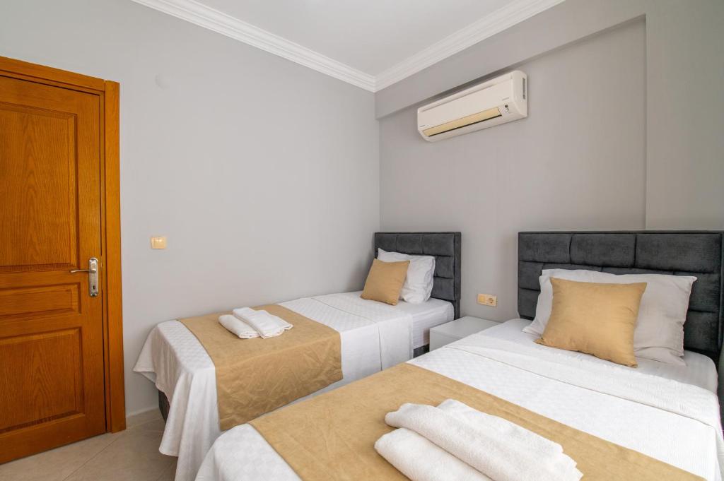 A bed or beds in a room at Hanel Life Royal Villas 7 Aqualettings