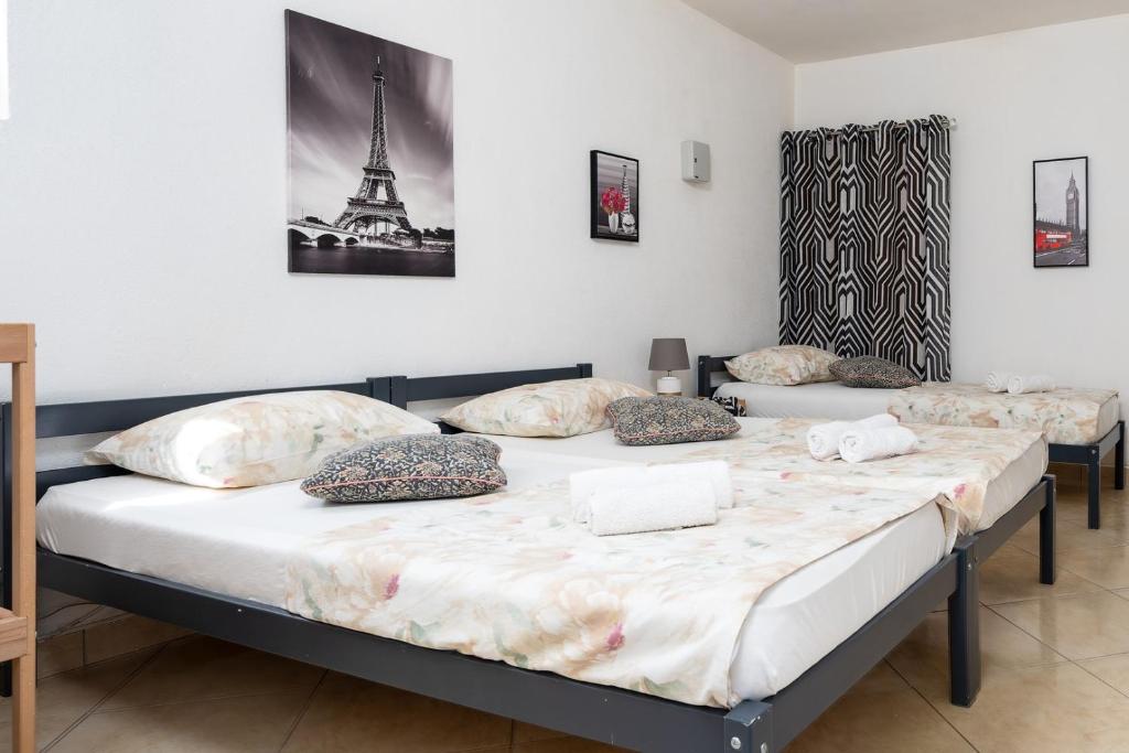 Postel nebo postele na pokoji v ubytování Apartments Vrabac