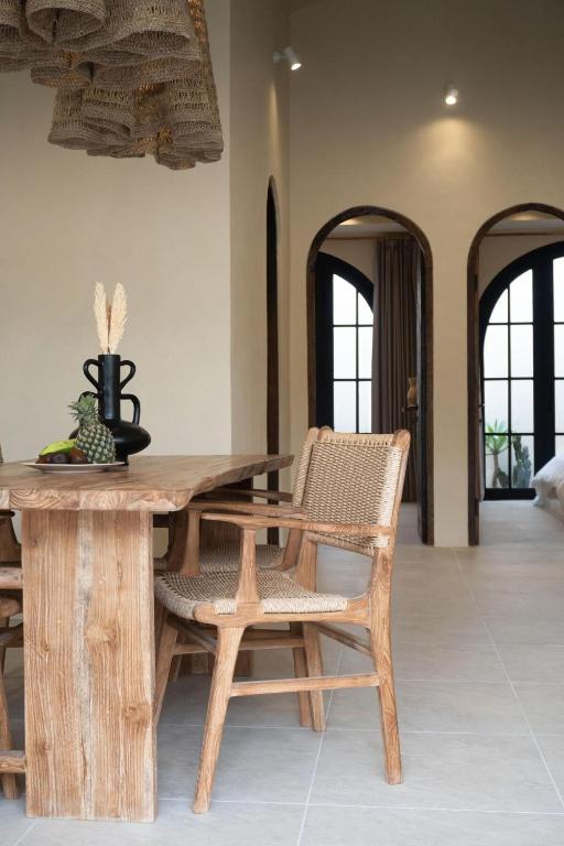 Posezení v ubytování Casa Mimosa - 2BR Mediterranean Villa-Getaway Near Beach&Cafés