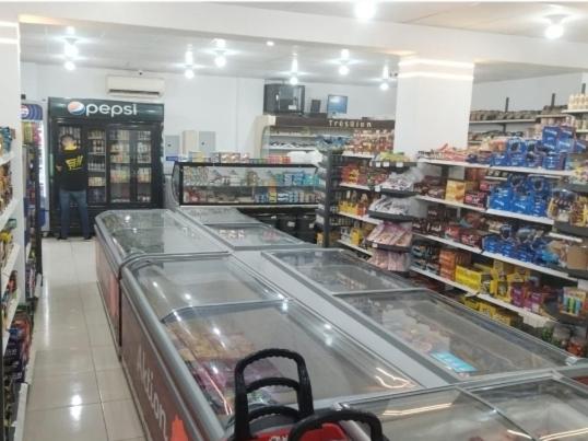 Supermarket nebo jiné obchody v  apartmánu nebo okolí