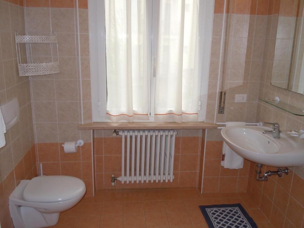 Koupelna v ubytování Albergo Elvira