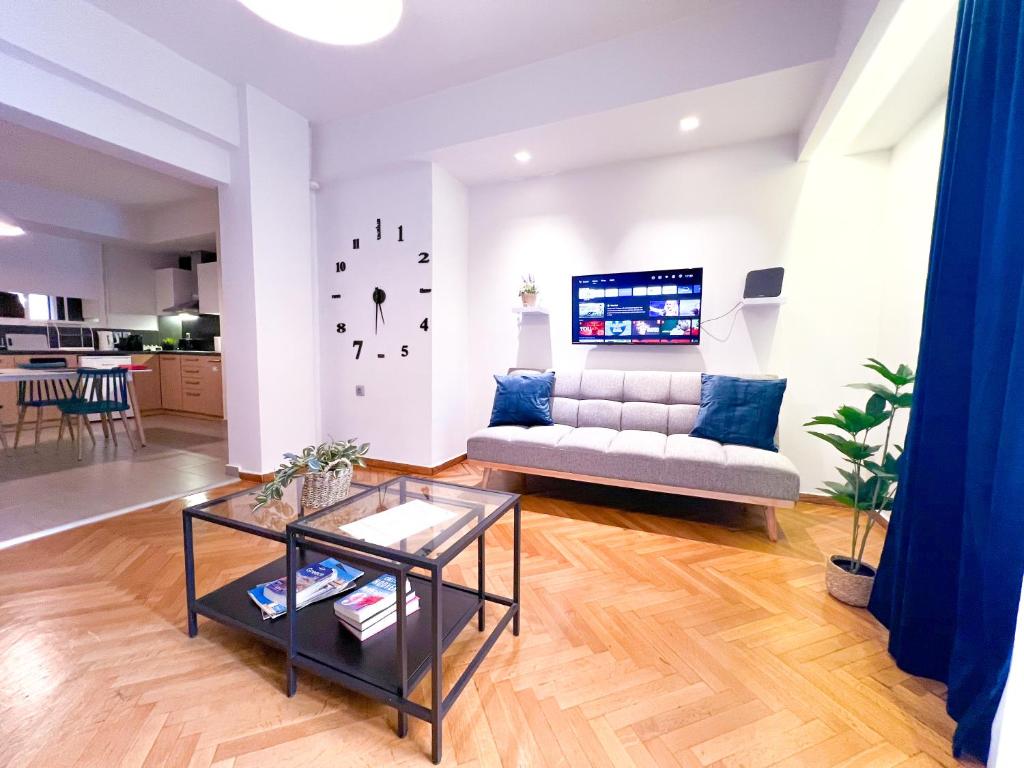 2 Bedroom Apartment Athens - Kallimarmaro