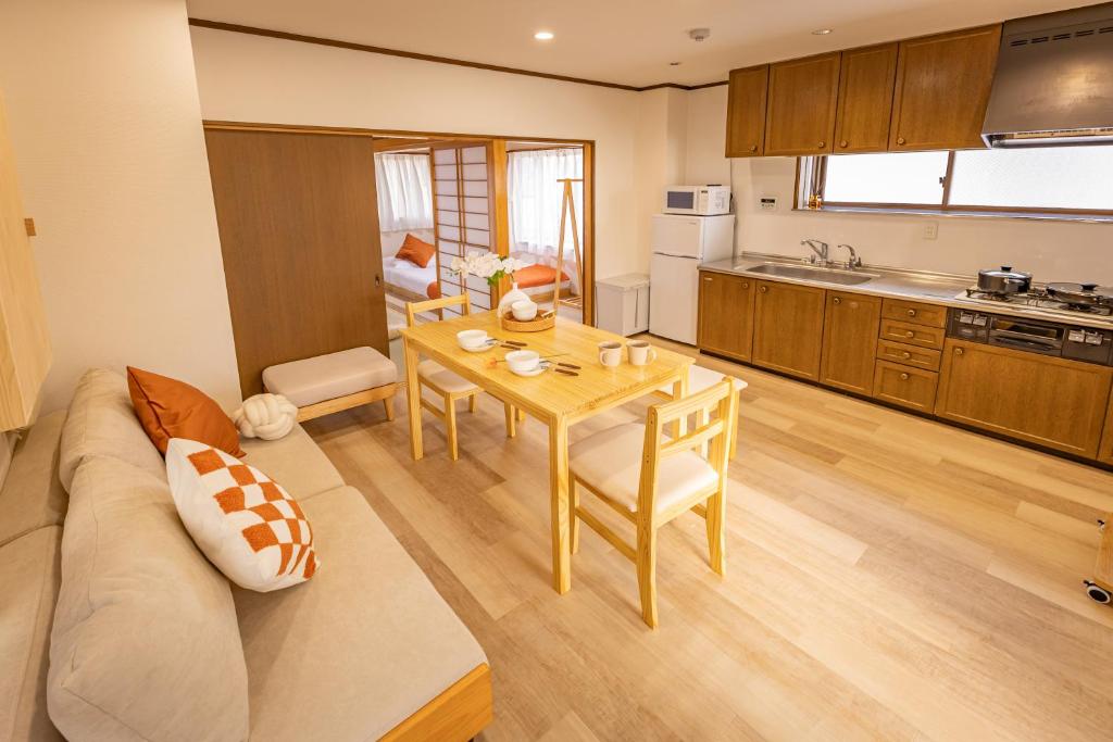 Near Shinjuku 2-Story Family & Group-Friendly Home 5 Bedrooms, Fits 14 Guests