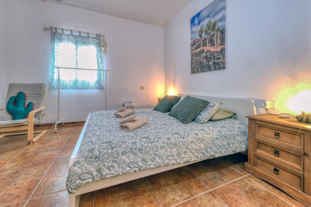 Postel nebo postele na pokoji v ubytování NoPasaNada Tu casa en Lanzarote