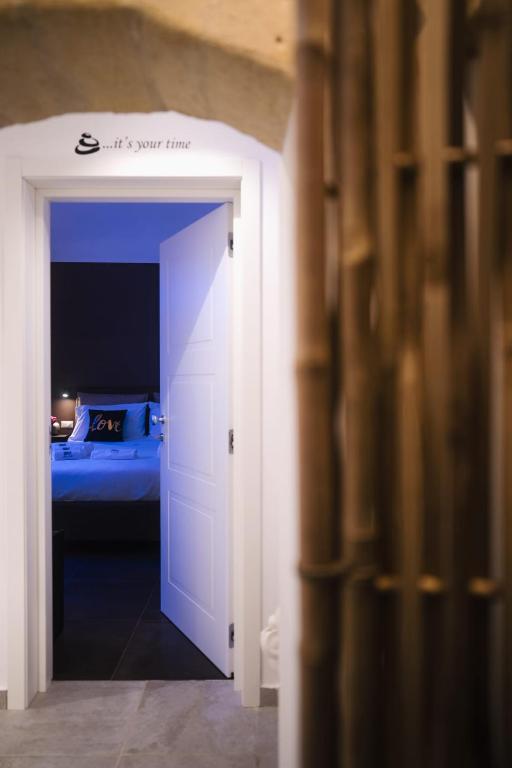 Postel nebo postele na pokoji v ubytování Tesse Suite