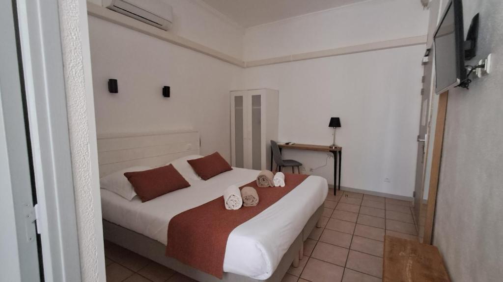 Postel nebo postele na pokoji v ubytování Hôtel L'Herbier d'Orange