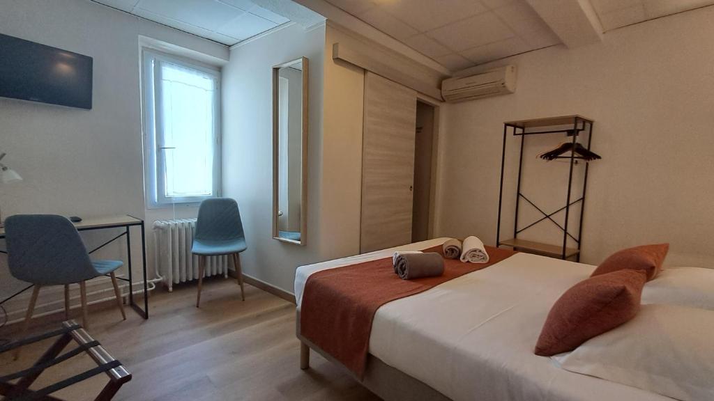 Postel nebo postele na pokoji v ubytování Hôtel L'Herbier d'Orange