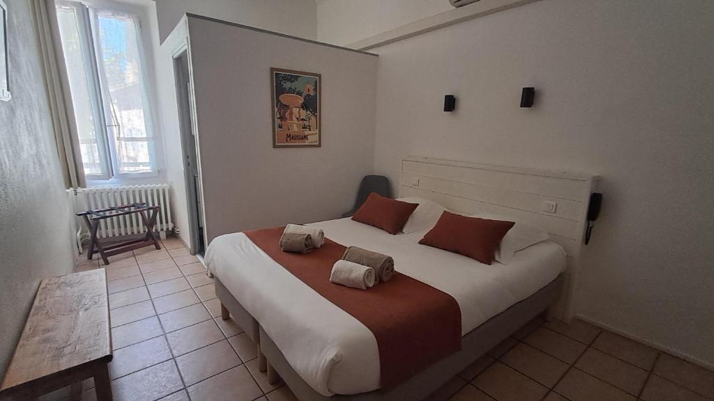 Postel nebo postele na pokoji v ubytování Hôtel L'Herbier d'Orange