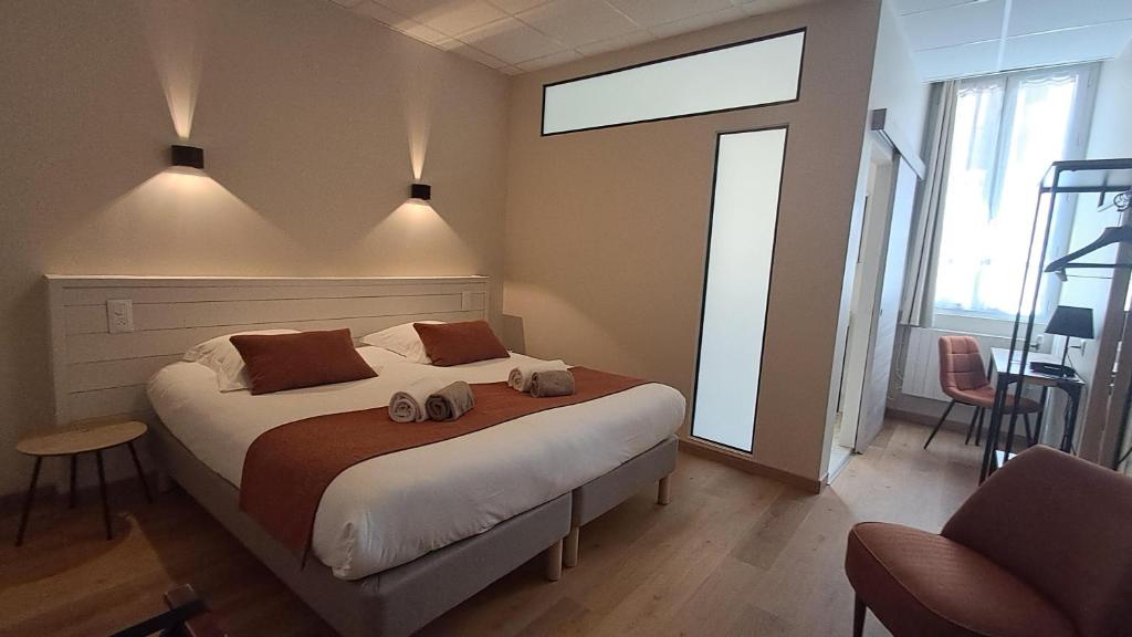 Postel nebo postele na pokoji v ubytování Hôtel L'Herbier d'Orange