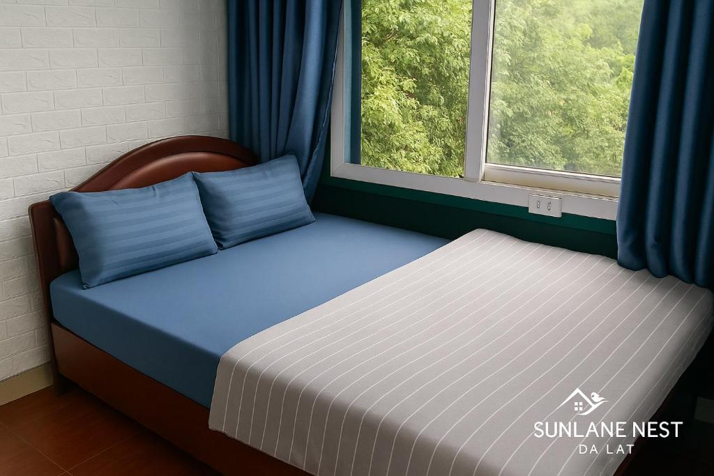 Ліжко або ліжка в номері Sunlane Nest Da Lat
