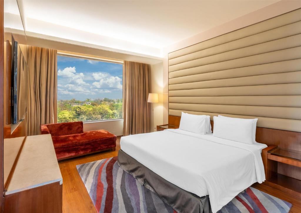 Postel nebo postele na pokoji v ubytování Radisson Blu Hotel Rudrapur