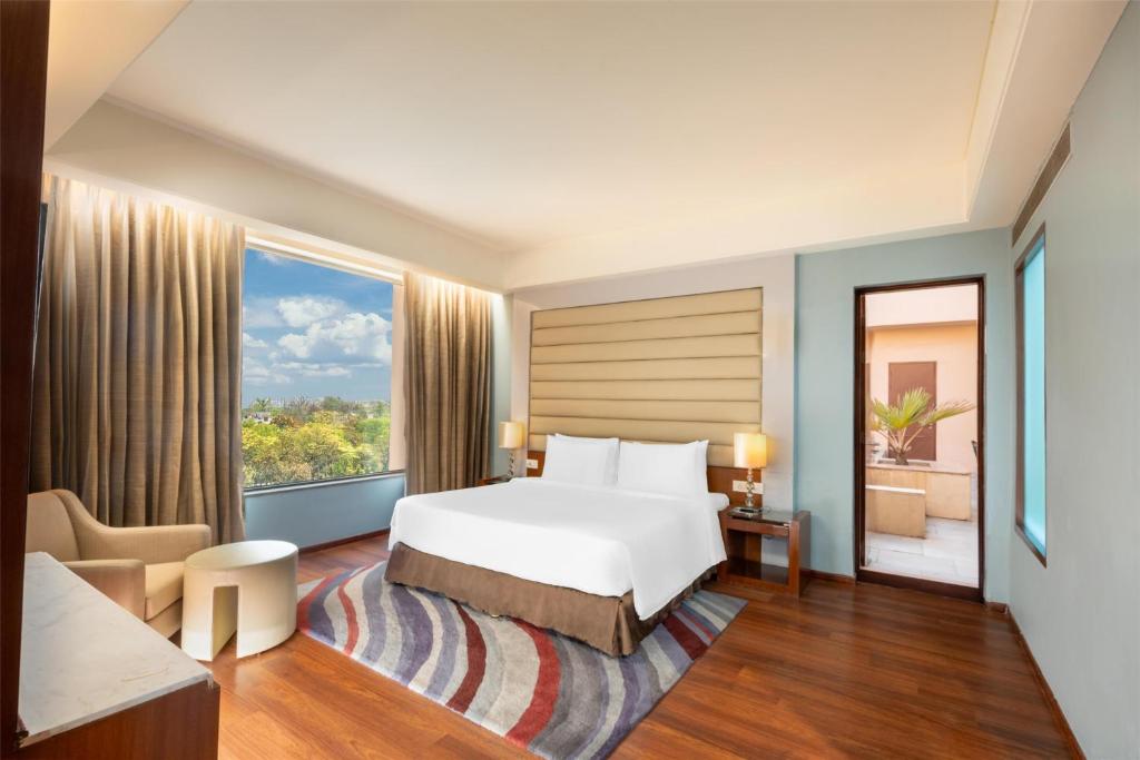 Postel nebo postele na pokoji v ubytování Radisson Blu Hotel Rudrapur