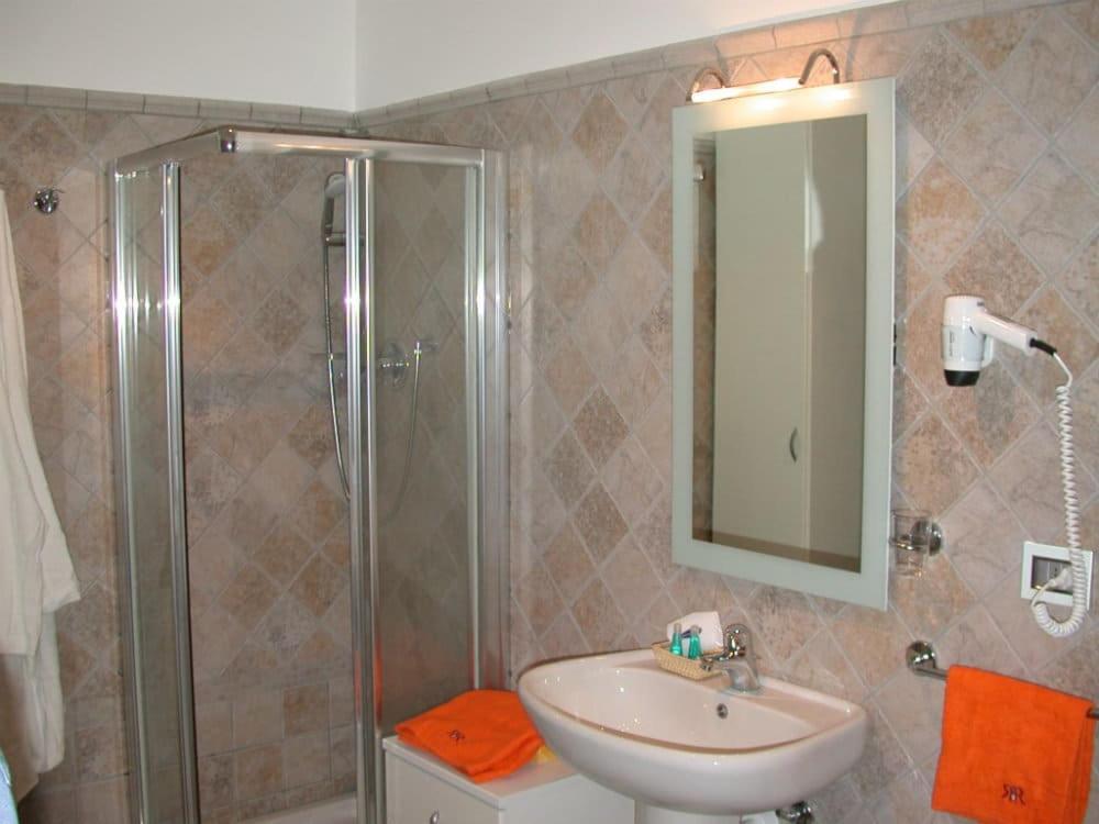 Koupelna v ubytování Rosta Residence Ranverso