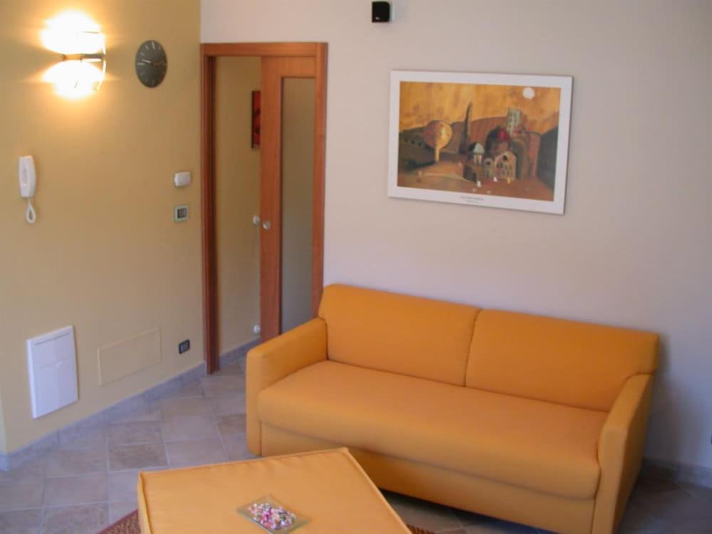 Posezení v ubytování Rosta Residence Ranverso