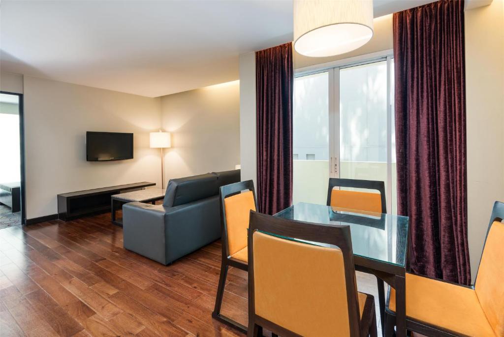 Radisson Suites Bangkok Sukhumvit - Resim 37